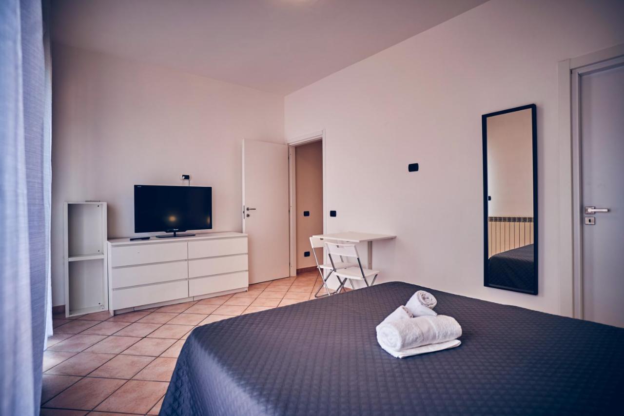 Travelershome 7Metri Guesthouse Ciampino Exterior foto