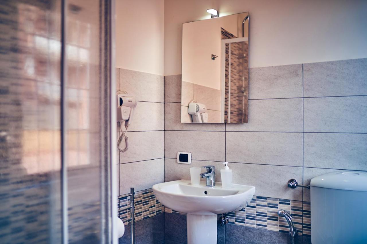 Travelershome 7Metri Guesthouse Ciampino Exterior foto