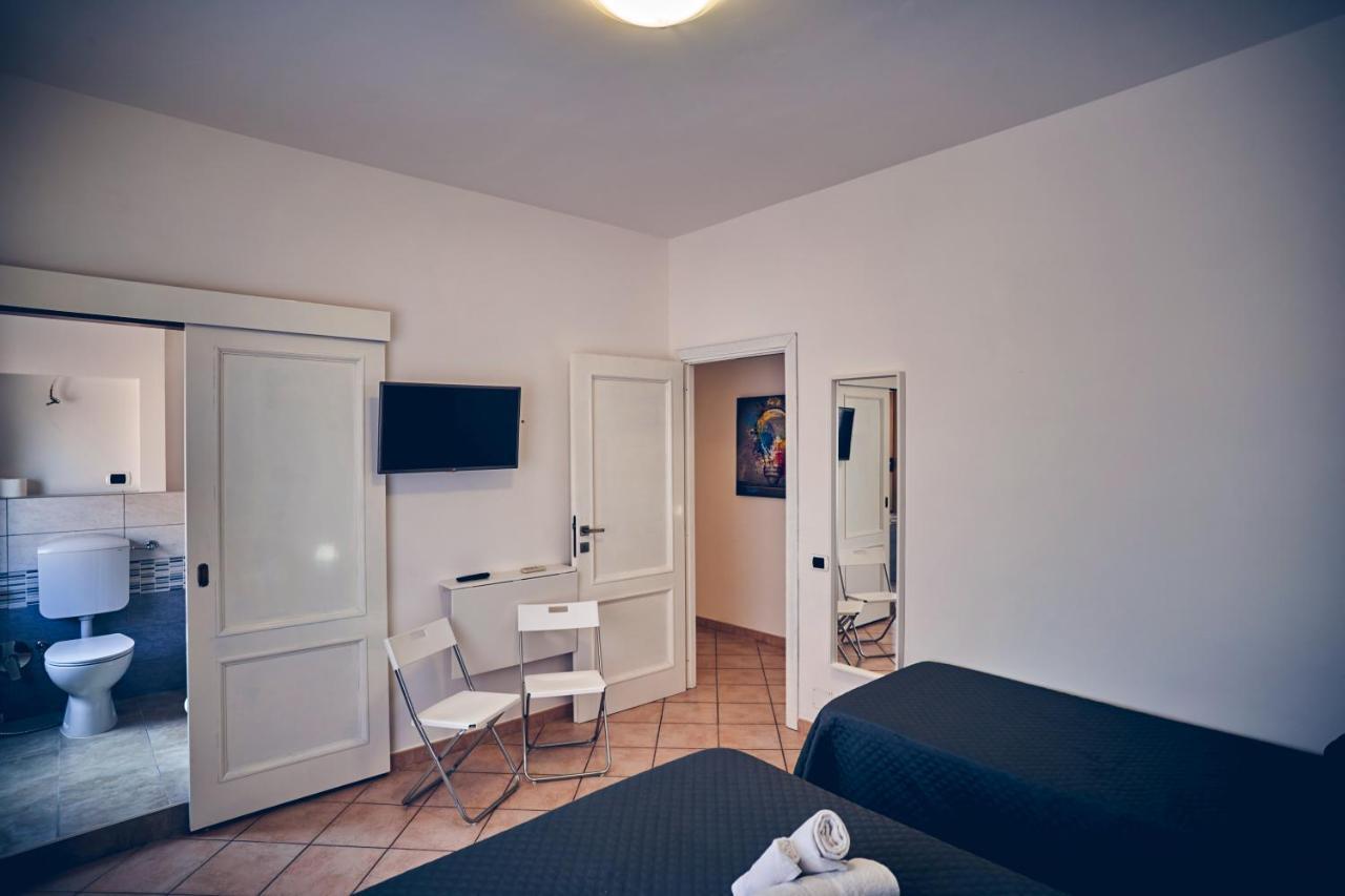 Travelershome 7Metri Guesthouse Ciampino Exterior foto