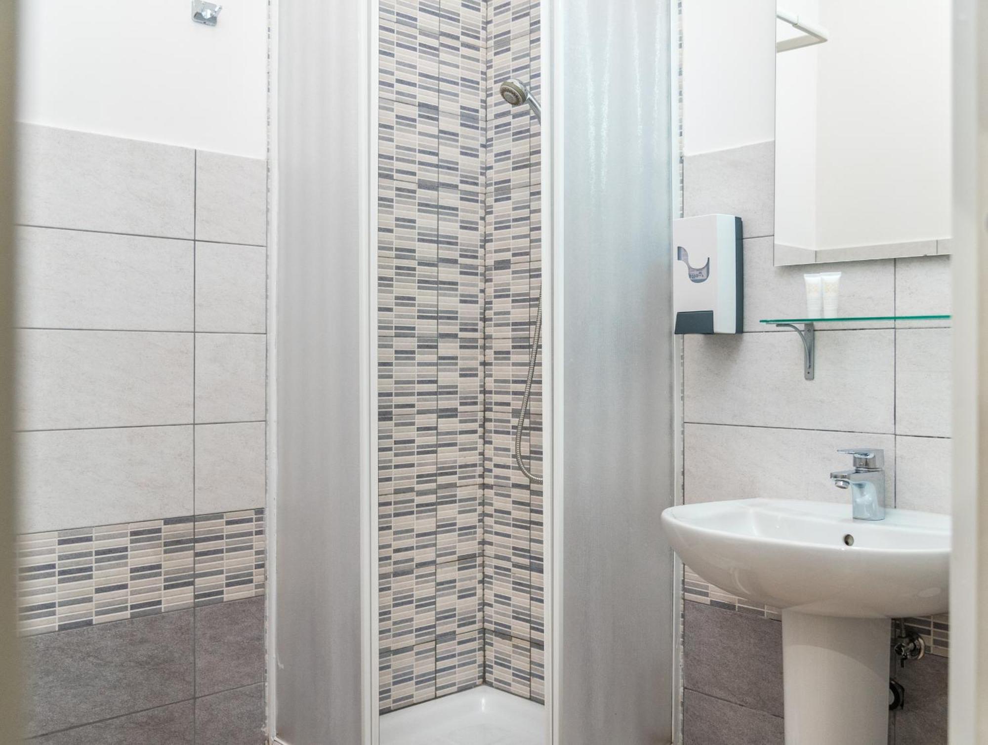 Travelershome 7Metri Guesthouse Ciampino Exterior foto